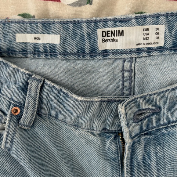 Light blue mom jeans from H&M. - Picture 4 of 5